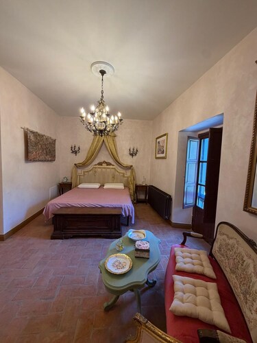 A restored 1845, luxury 5-bedroom Palace with AC in Medieval Fivizzano, Italy