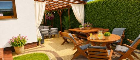 Apartment | Outdoor dining