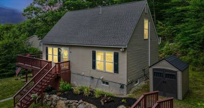 Sunset Lake Getaway | Hot Tub + Game Room | Alton