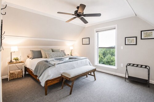 Sunset Lake | Hot Tub + Game Room | Dog Friendly