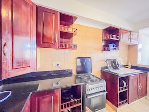 Microwave, oven, stovetop, cookware/dishes/utensils - Mvuto mzuri Beachfront Apartments (Mombasa)