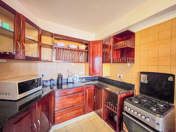 Private kitchen - Mvuto mzuri Beachfront Apartments (Mombasa)