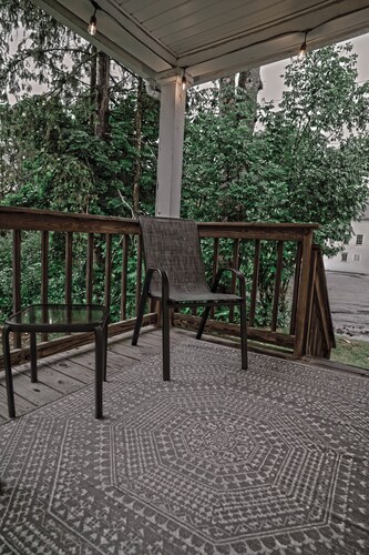 Beautiful 1-bedroom apartment in Historic Montrose.