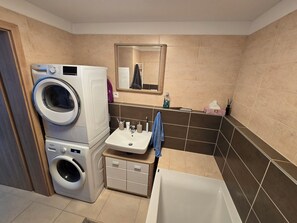 Handtücher, Seife, Toilettenpapier