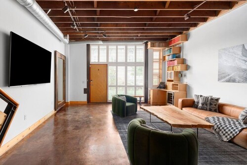 Stylish Industrial Loft in RiNO with Rooftop Deck