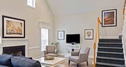 Cozy 1-bedroom cottage with AC in serene Williamsburg
