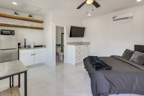 Poolside Studio on Padre (#2)