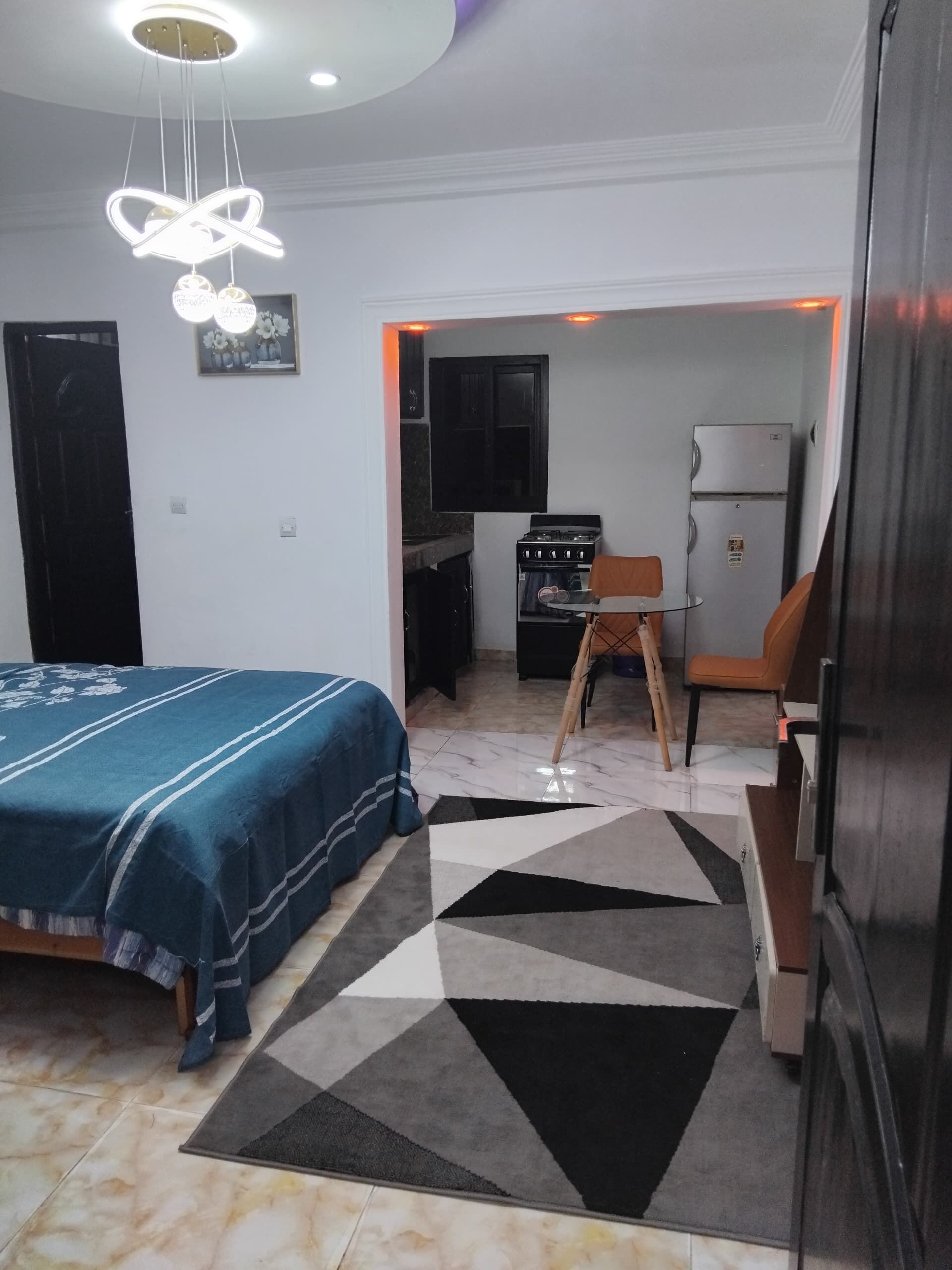 1 chambre, fer et planche à repasser, Wi-Fi gratuit, draps fournis