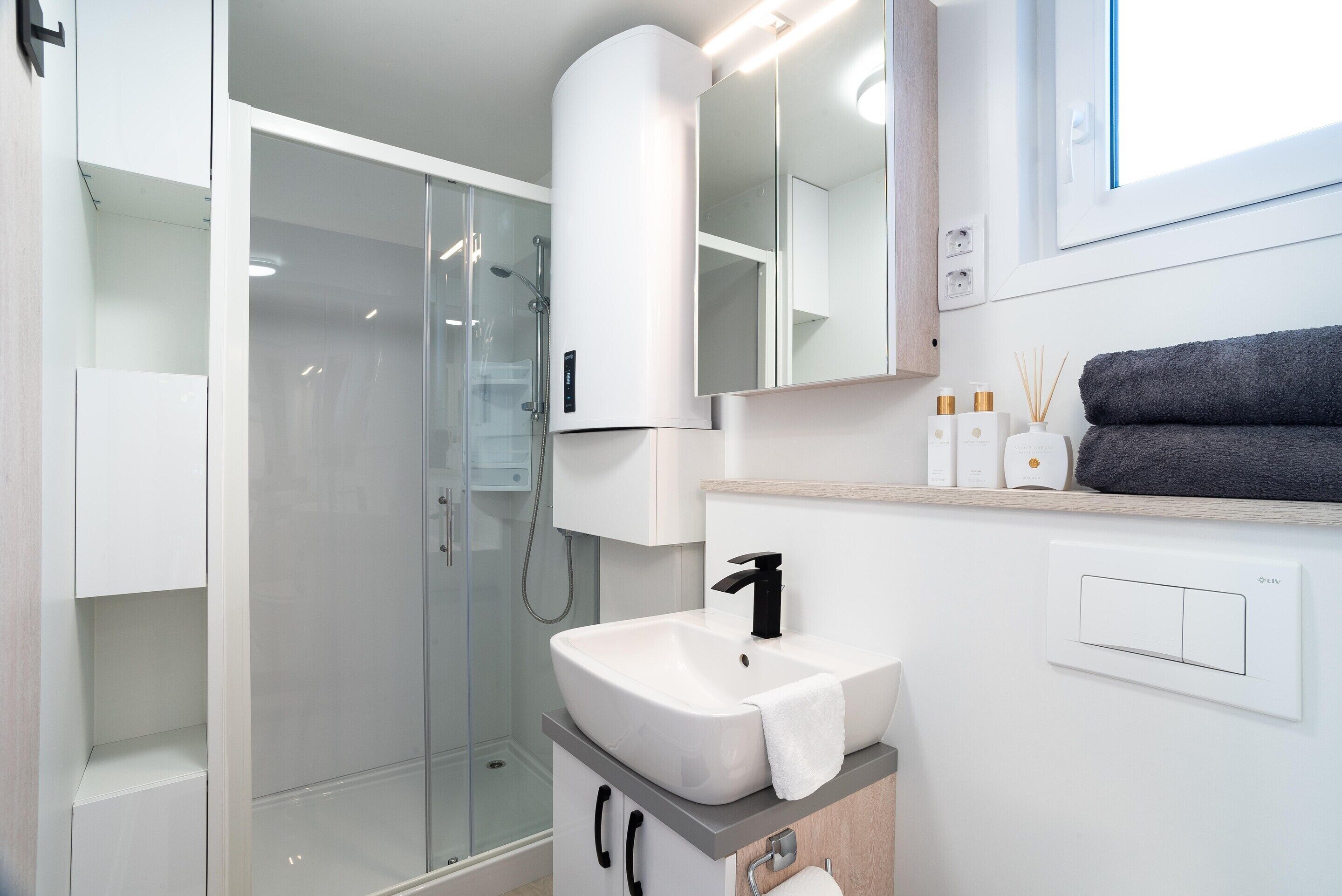 Mobile Home | Bathroom | Bathtub
