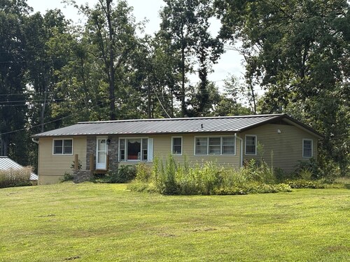 Tranquil 3-bedroom house minutes from stadium and downtown Bloomington
