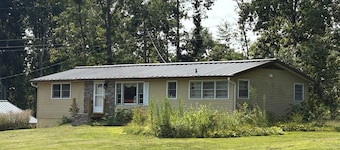 Tranquil 3-bedroom house minutes from stadium and downtown Bloomington