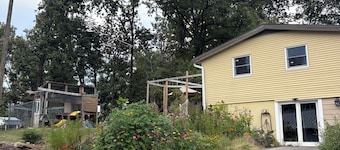 Tranquil 3-bedroom house minutes from stadium and downtown Bloomington