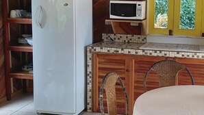 Superior Duplex, 2 Bedrooms, Balcony, Pool View | Private kitchen