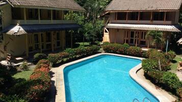 Dupleks Superior, 2 kamar tidur, balkon, pemandangan kolam renang | Kolam renang | Kolam renang outdoor