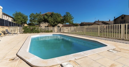 Spacious Holiday Home for 10 Person