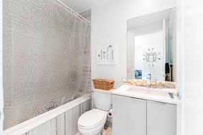 Shower, jetted bath, hair dryer, towels