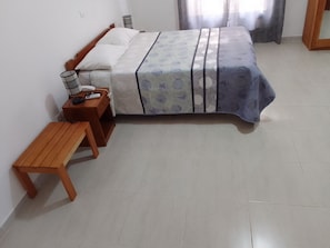 Habitación individual clásica, vistas al jardín | Escritorio, espacio para trabajar con un portátil, wifi gratis