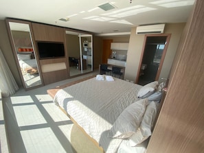 Cortinas blackout, tabla de planchar con plancha y wifi gratis 