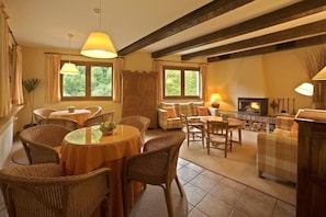 Dining - Hotel Rural Besaro - Selva de Irati (Izalzu)