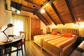 Comfort Twin Room, Balcony, Mountain View - Hotel Rural Besaro - Selva de Irati (Izalzu)