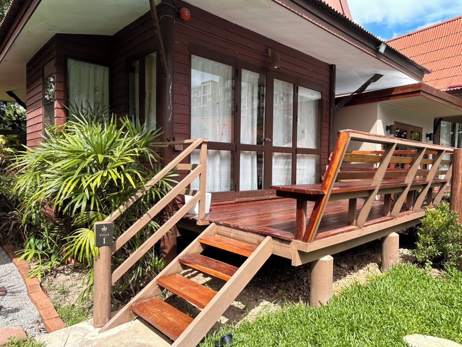 Villa Deluxe, balcón, vista al jardín | Detalle exterior