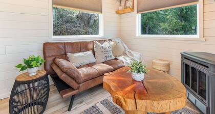 Boutique Tiny Home Escape | Private Hot Tub , Pizza Oven & Gazebo