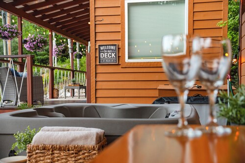 Boutique Tiny Home Escape | Private Spa Gazebo, Hot Tub & Pizza Oven