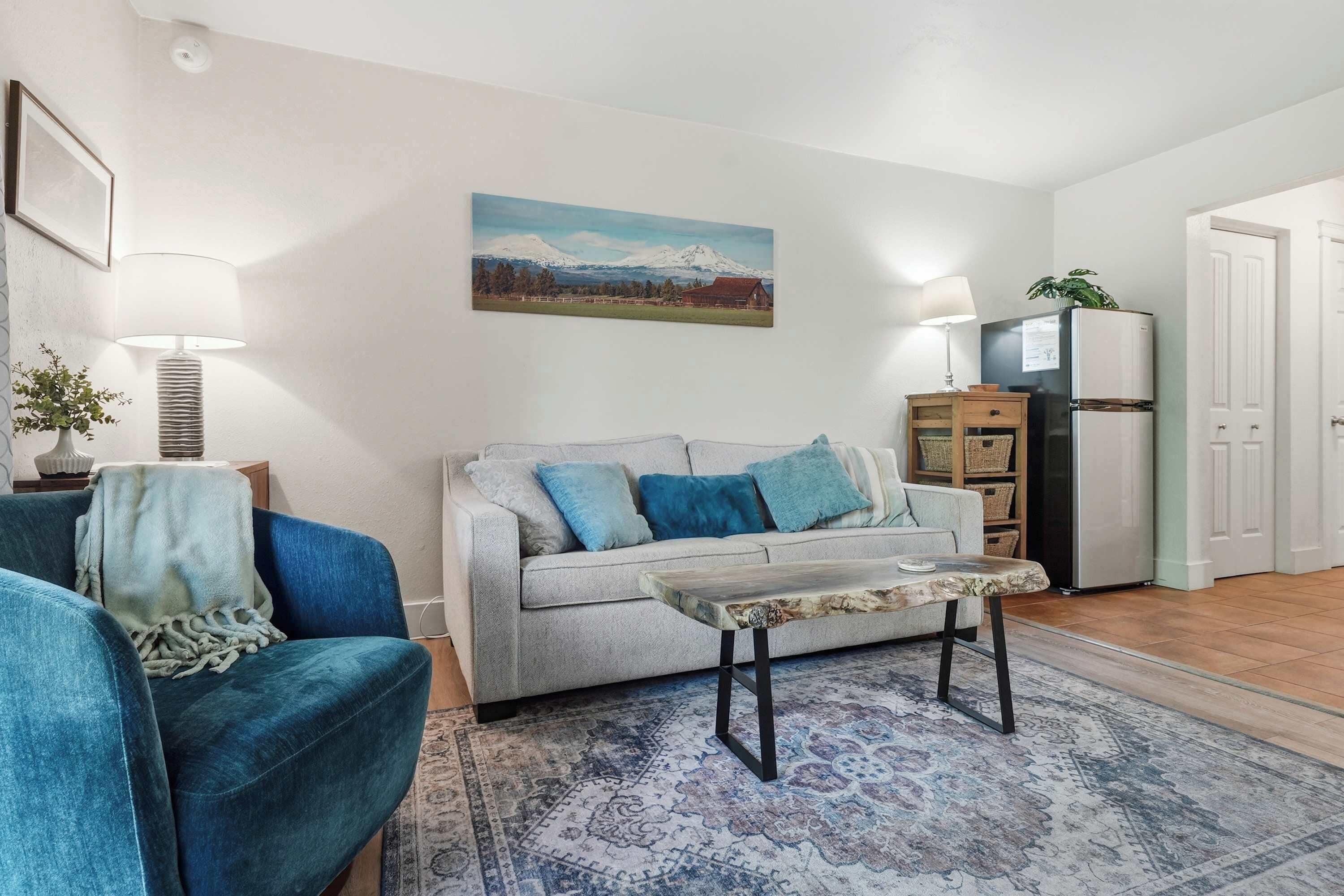 Condo, 1 giường cỡ queen và sofa giường, quang cảnh vườn (Cozy Condo by Downtown) | Khu phòng khách