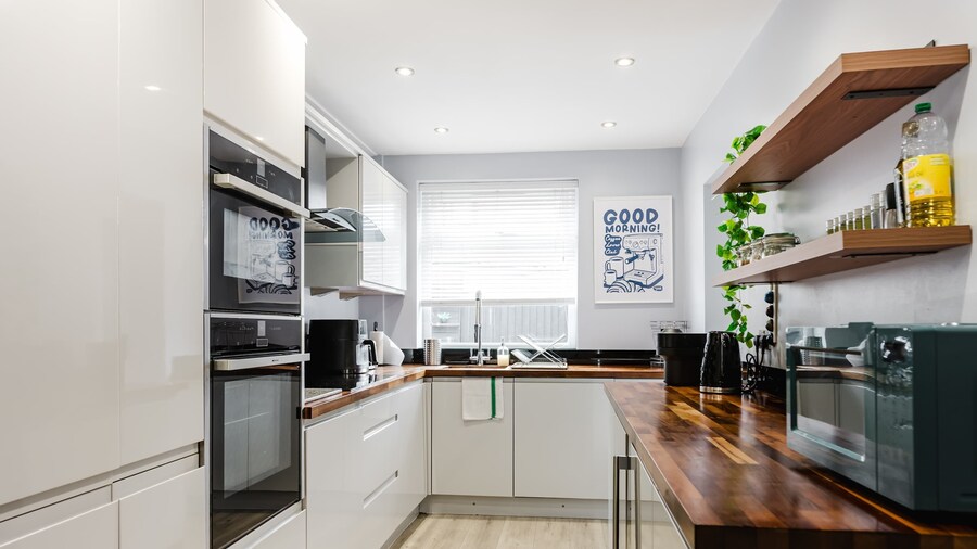 Etihad Co-op Live 3-bed Free Parking