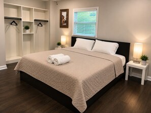 3 bedrooms, iron/ironing board, WiFi, bed sheets - Modern 3BR Near Airport & Fort Moore (Columbus)