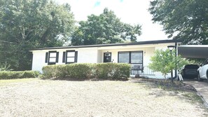 Exterior - Modern 3BR Near Airport & Fort Moore (Columbus)