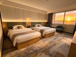 Phòng đôi hoặc 2 giường đơn tiện nghi đơn giản, quang cảnh thành phố | Màn/rèm cản sáng, bàn ủi/dụng cụ ủi quần áo 