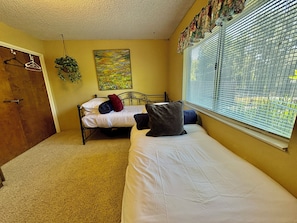 Desk, iron/ironing board, WiFi, bed sheets - 3BR Ranch House with Pool, Shaded Yard, Peacocks & Creek (Sacramento)