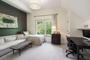 5 habitaciones, escritorio, tabla de planchar con plancha y wifi 