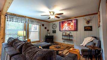 Smart TV, fireplace, table tennis