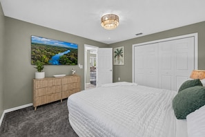 4 bedrooms, iron/ironing board, free WiFi, bed sheets