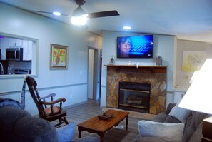 Living area - 3-bedroom house in welcoming Lawndale with cool AC (Lawndale)