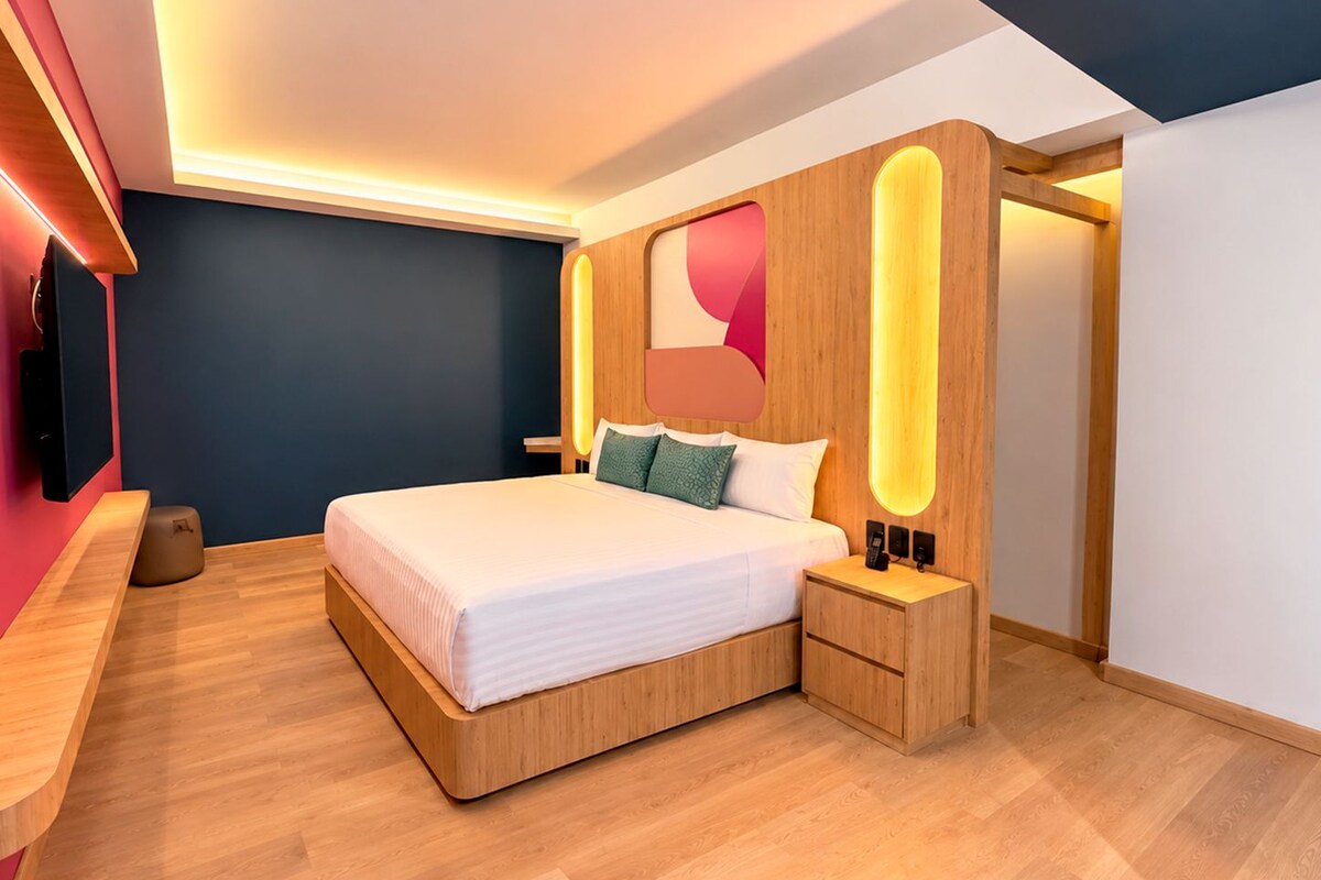 Standard Room, 1 King Bed