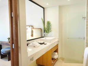Shower, hair dryer, towels, soap - Land's End Suite at Corazón Cabo with ocean views, luxury, and spacious comfort. (Cabo San Lucas)