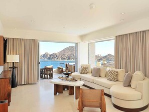 Smart TV - Land's End Suite at Corazón Cabo with ocean views, luxury, and spacious comfort. (Cabo San Lucas)