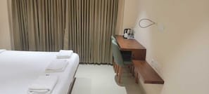 Luxury Room | Free WiFi - Eagle woods Resort (Kookal)