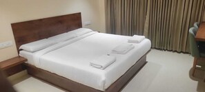 Luxury Room | Free WiFi - Eagle woods Resort (Kookal)
