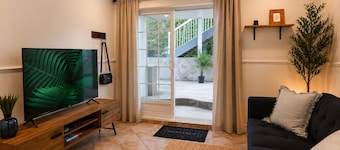 Le Rose Arthur A | Private Patio • Parking