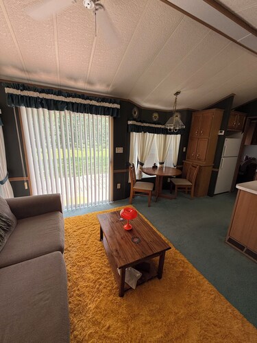 Lovely 1-bedroom cabin with AC in beautiful Live Oak