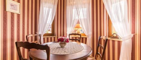 Apartment | Reception