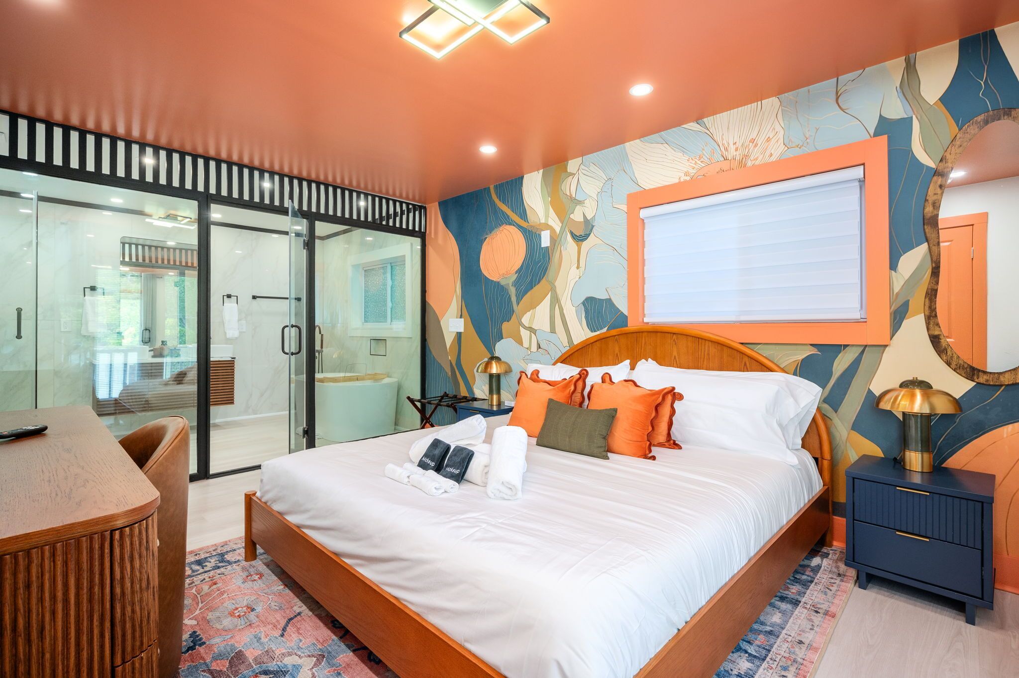 5 bedrooms, desk, iron/ironing board, WiFi (free)