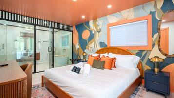 5 bedrooms, desk, iron/ironing board, WiFi (free)
