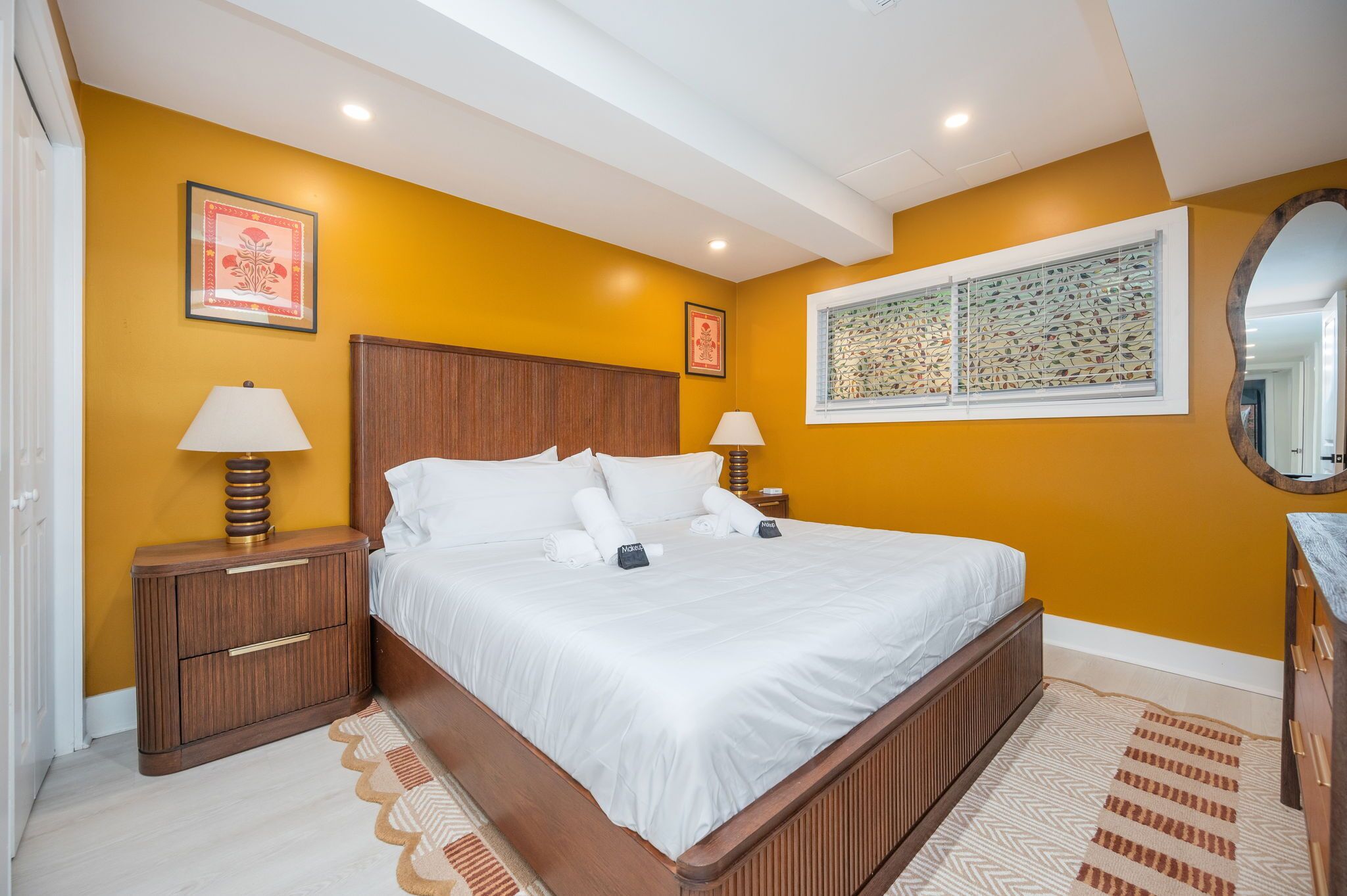 5 bedrooms, desk, iron/ironing board, WiFi (free)