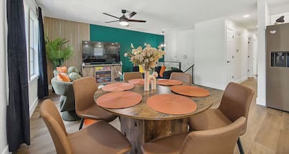 Luxury Retreat in Normal, IL - Movie Theater, Game Room & Hot Tub