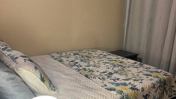 2 bedrooms, internet, bed sheets